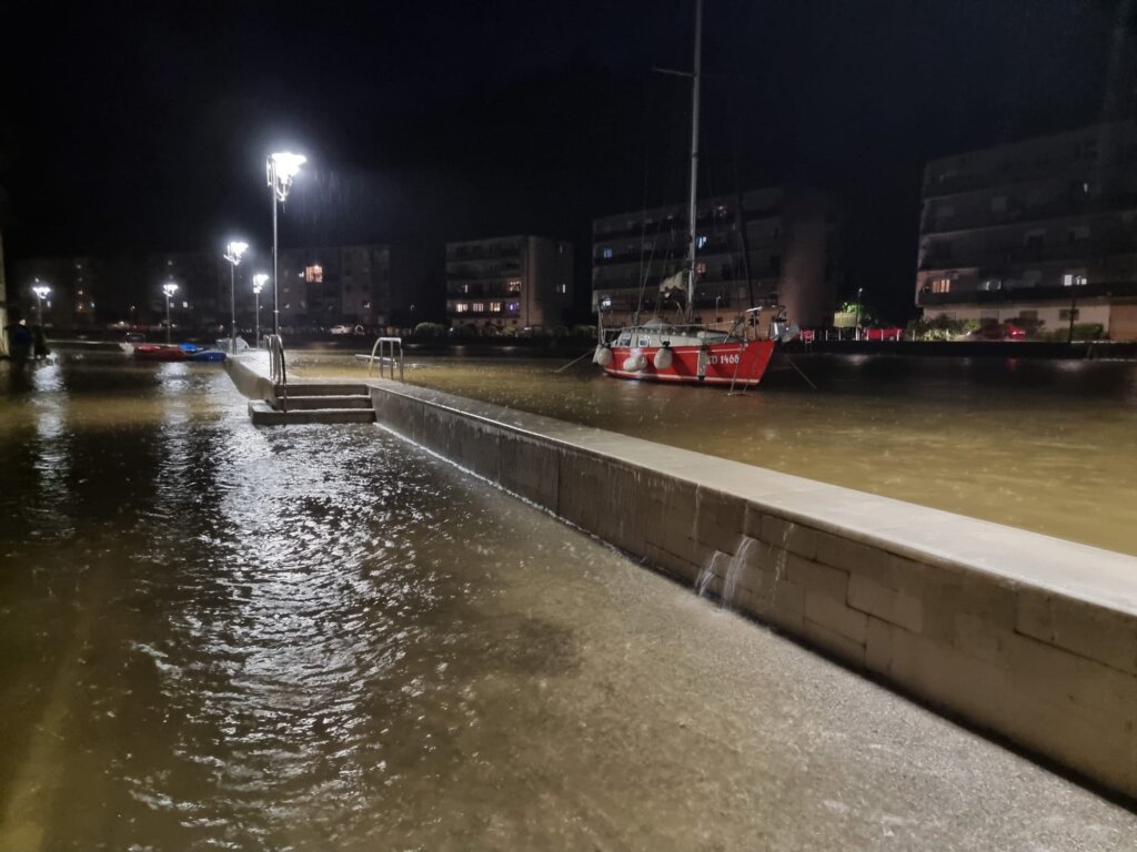 Izlijevanje rijeke u općini Gračac, evakuirani najugroženiji stanovnici