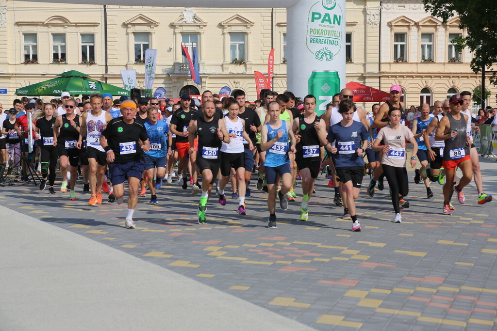 [FOTO] Održan 4. Koprivnički polumaraton i utrka gradskim ulicama na 5 kilometara