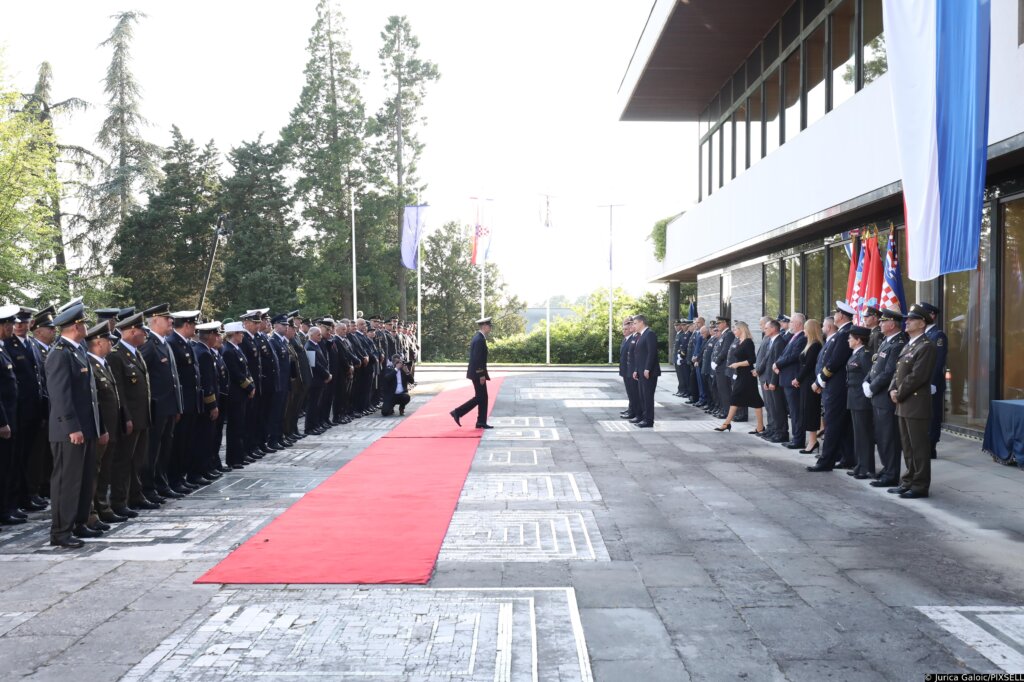 [VIDEO] Milanović na svečanom prijemu uručio odlikovanja u povodu Dana Oružanih snaga RH