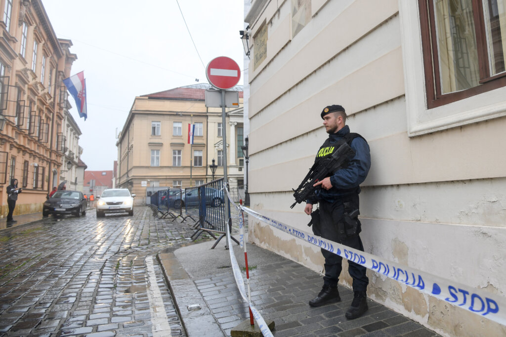 Zagreb: Interventna policija ispred zgrade Vlade zbog prijetnji Plenkoviću i drugim članovima Vlade