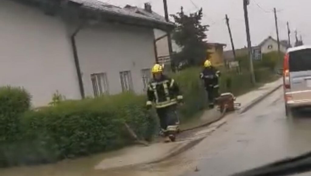 [VIDEO] Poplave na vrbovečkom području, vatrogasci su na terenu