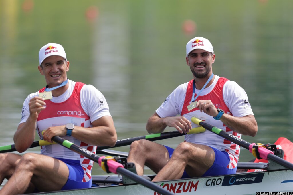 Zagreb: Braća Sinković  osvojili su  zlatnu medalju u dvojcu na pariće na Svjetskom veslačkom kupu