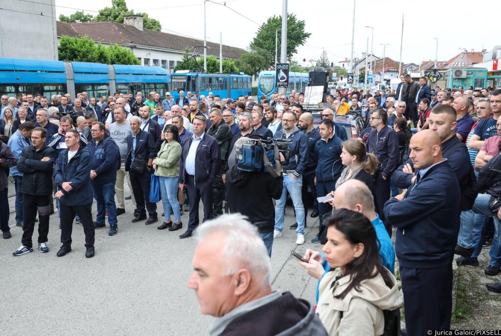 Zagreb: Radnici Zet A Prosvjeduju Kod Okretišta Remiza Zbog Nezadovoljstva Potpisanim Kolektivnim Ugovorom