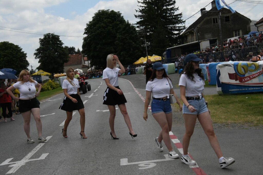 hostese monte carlo (2)