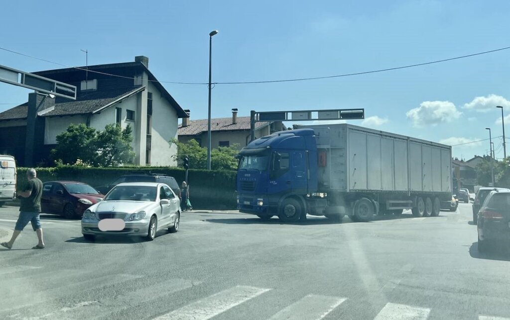 Sudar kamiona i automobila u Križevcima, promet teče usporeno
