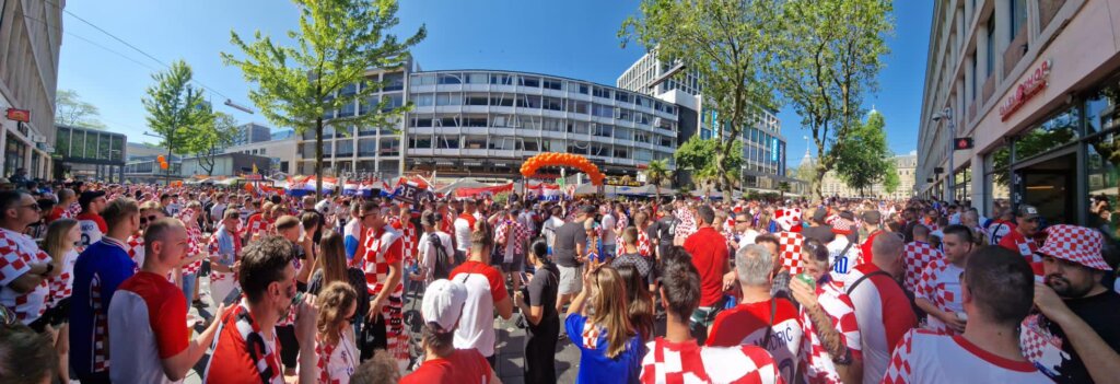 [VIDEO] LUDNICA U ROTTERDAMU Kolone hrvatskih navijača u Nizozemskoj