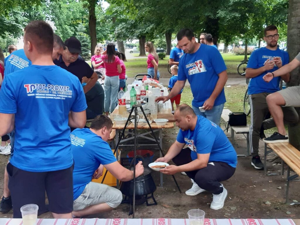 [FOTO/VIDEO] PICOKIJADA U centru Đurđevca u tijeku je natjecanje u pripremanju fiša