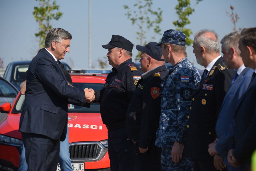 Lupoglav: Premijer Plenković na Istarskom ipsilonu nazočio vježbi spašavanja "Sigurnost 23"