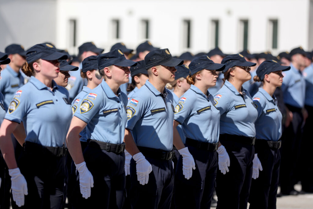 Polaznici policijske škole prisegnuli nakon završetka školovanja