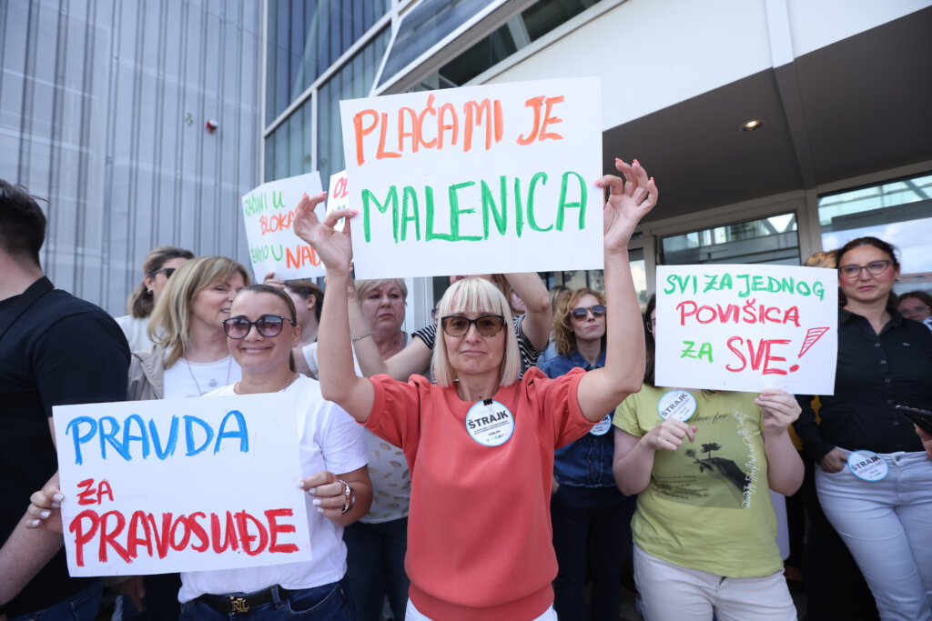Zagreb: Četvrti dan štrajka članova Sindikata državnih i lokalnih službenika i namještenika