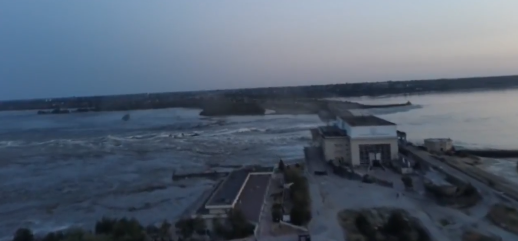 Razina vode porasla pet metara nakon eksplozije brane u Ukrajini, 14 naselja u opasnosti