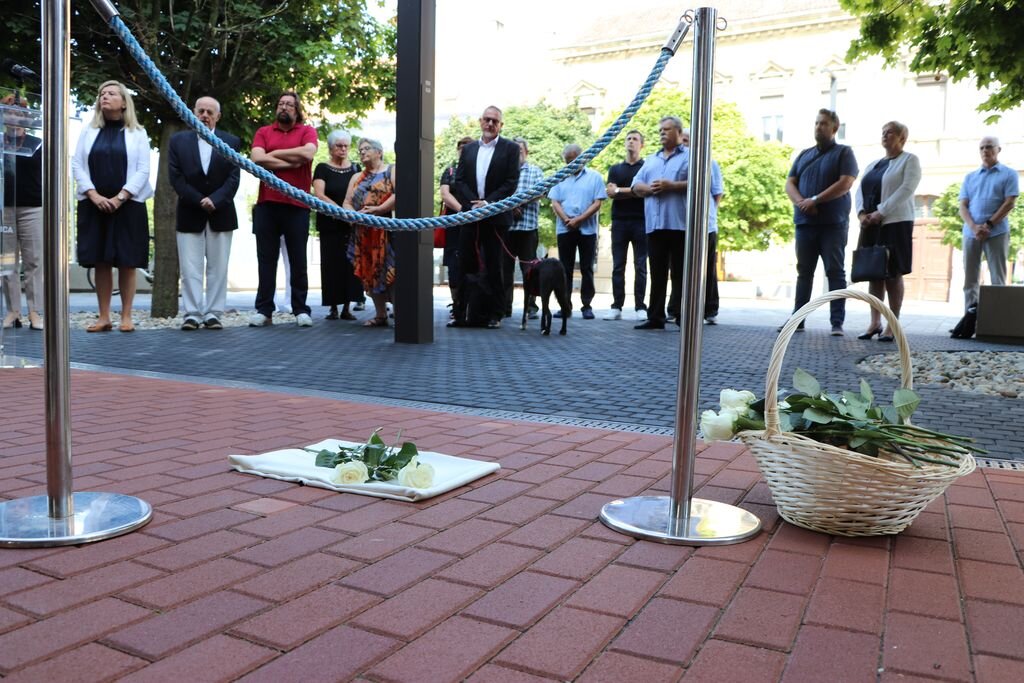 [FOTO] U Koprivnici svečano položen kamen spoticanja u spomen na Davida Löwyja