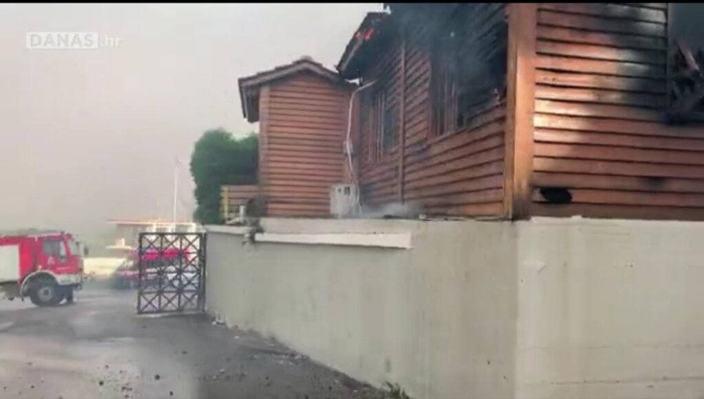 [VIDEO] S Rodosa zbog požara evakuirani mještani i turisti