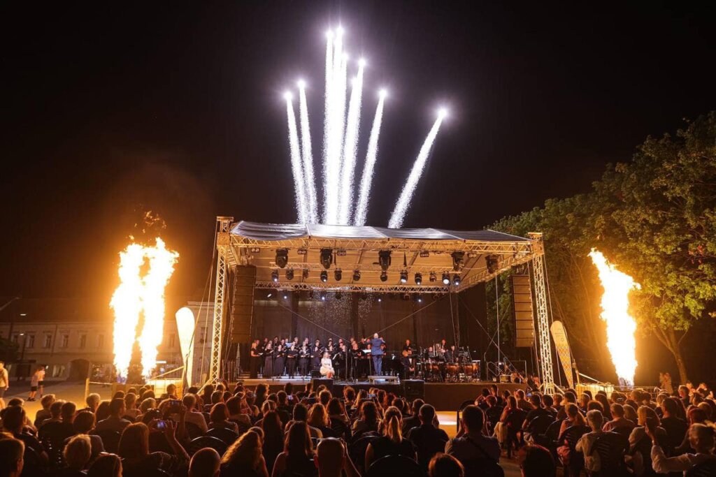 [VIDEO] Na otvaranju manifestacije “Ljeto na Zrinskom” izvedena spektakularna Carmina Burana