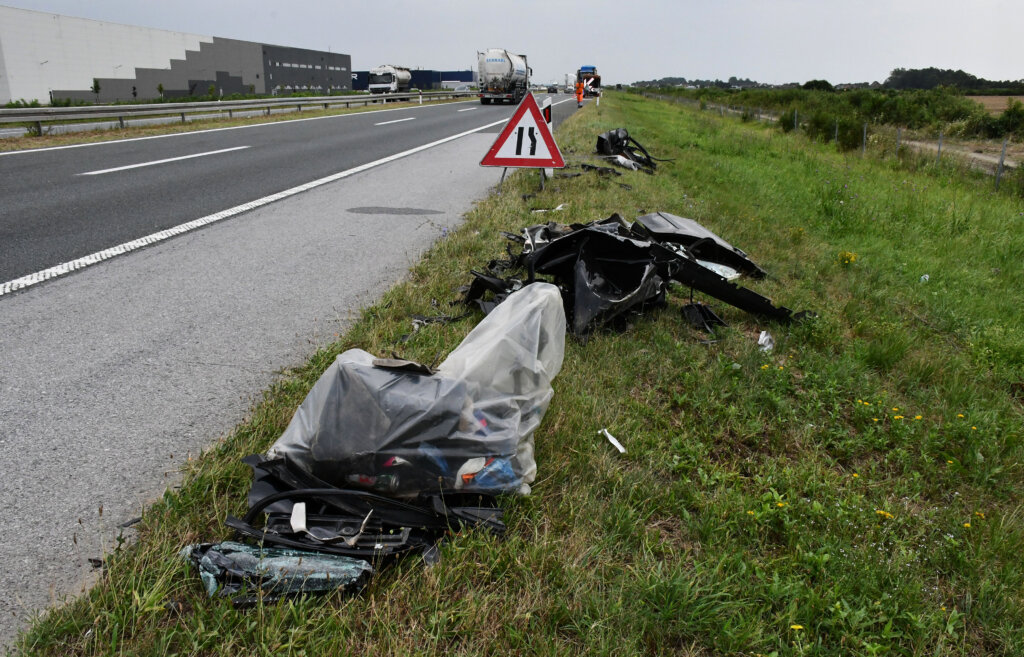 Dvije osobe poginule u sudaru osobnog i teretnog automobila na autocesti