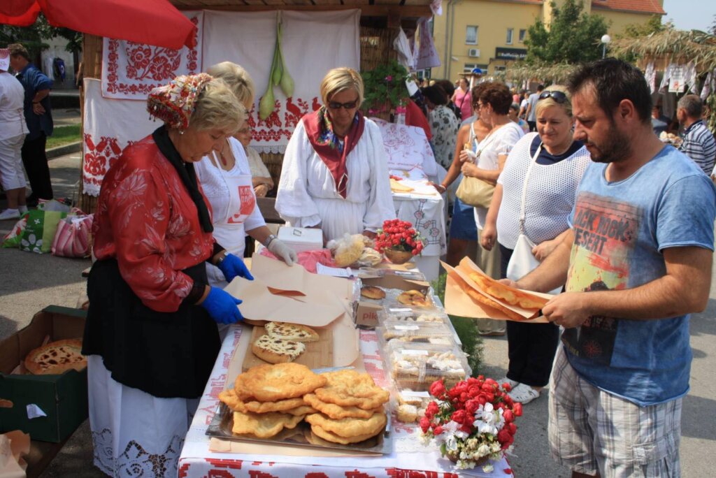 Vrbovečki umirovljenici pripremaju se za “Kaj su jeli naši stari”