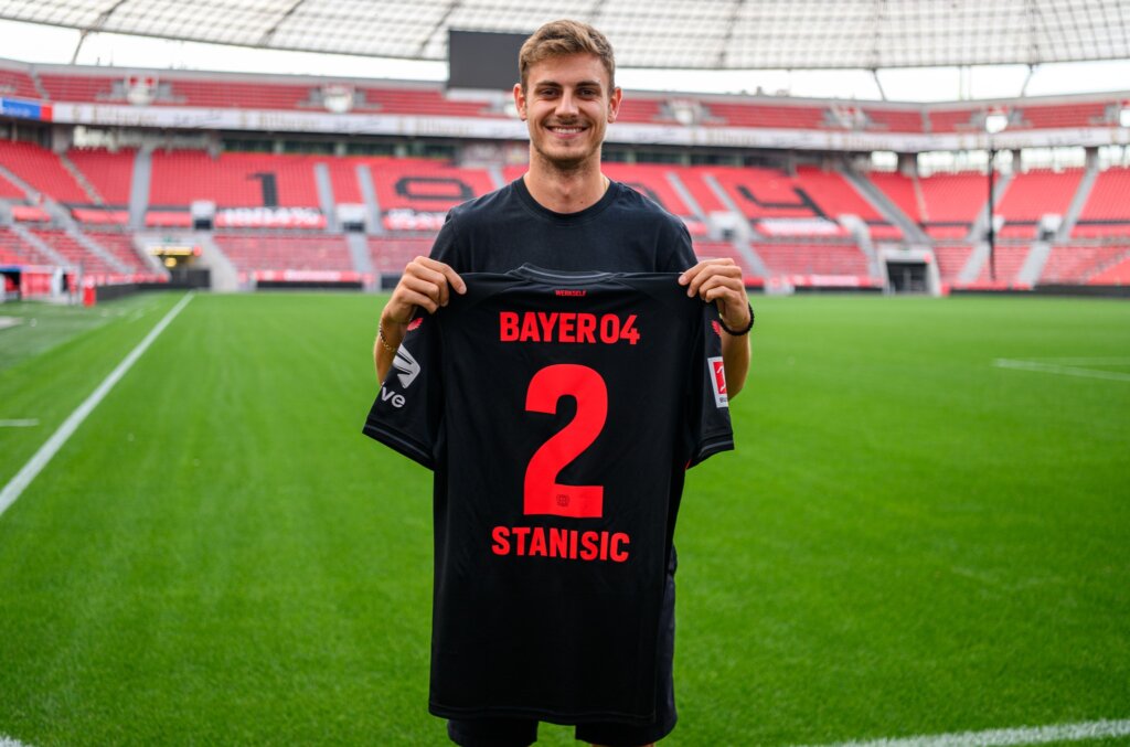 Josip Stanišić produžio ugovor s Bayernom do ljeta 2029.