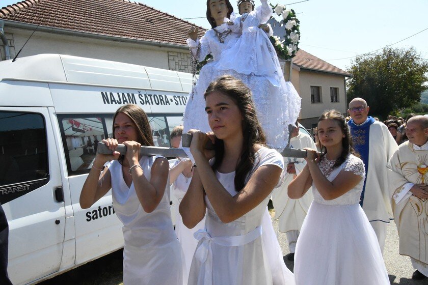 [FOTO/VIDEO] Procesijom i svečanim misnim slavljem proslavljen blagdan Velike Gospe u Glogovnici