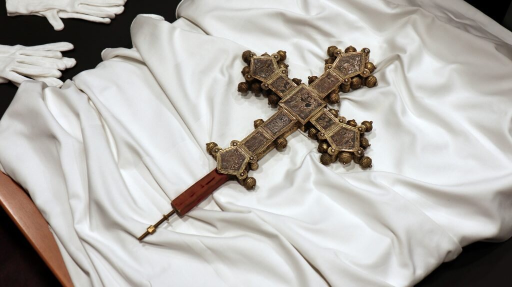 Zadarskom samostanu svečano vraćen procesijski ophodni križ iz 14. st.