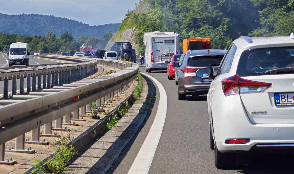 Na A1 i dalje kilometarske kolone zbog uklanjanja kamiona koji se zapalio