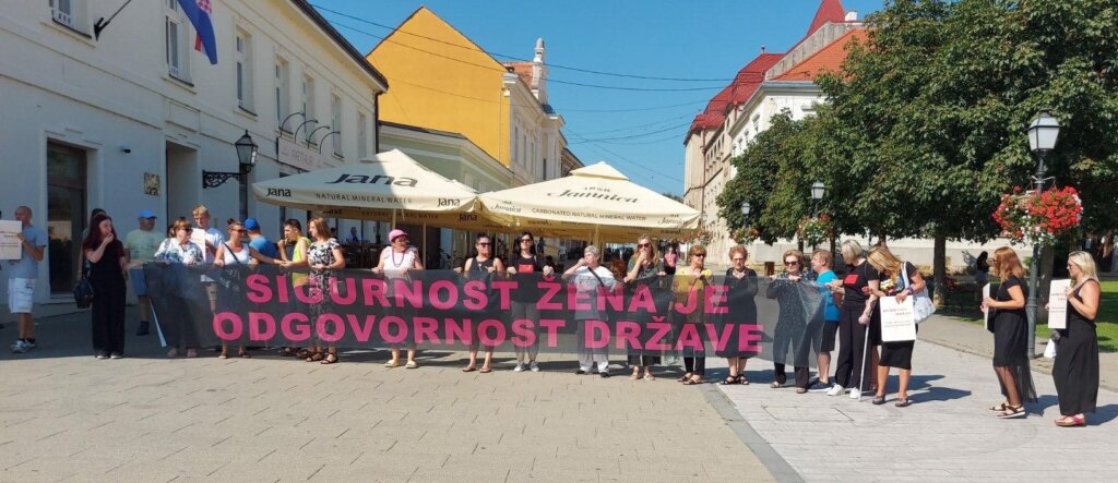 [FOTO/VIDEO] AKO ŽENE STANU, STAJE SVE Žene u Križevcima zviždale i vikale, jer nasilje nema opravdanja