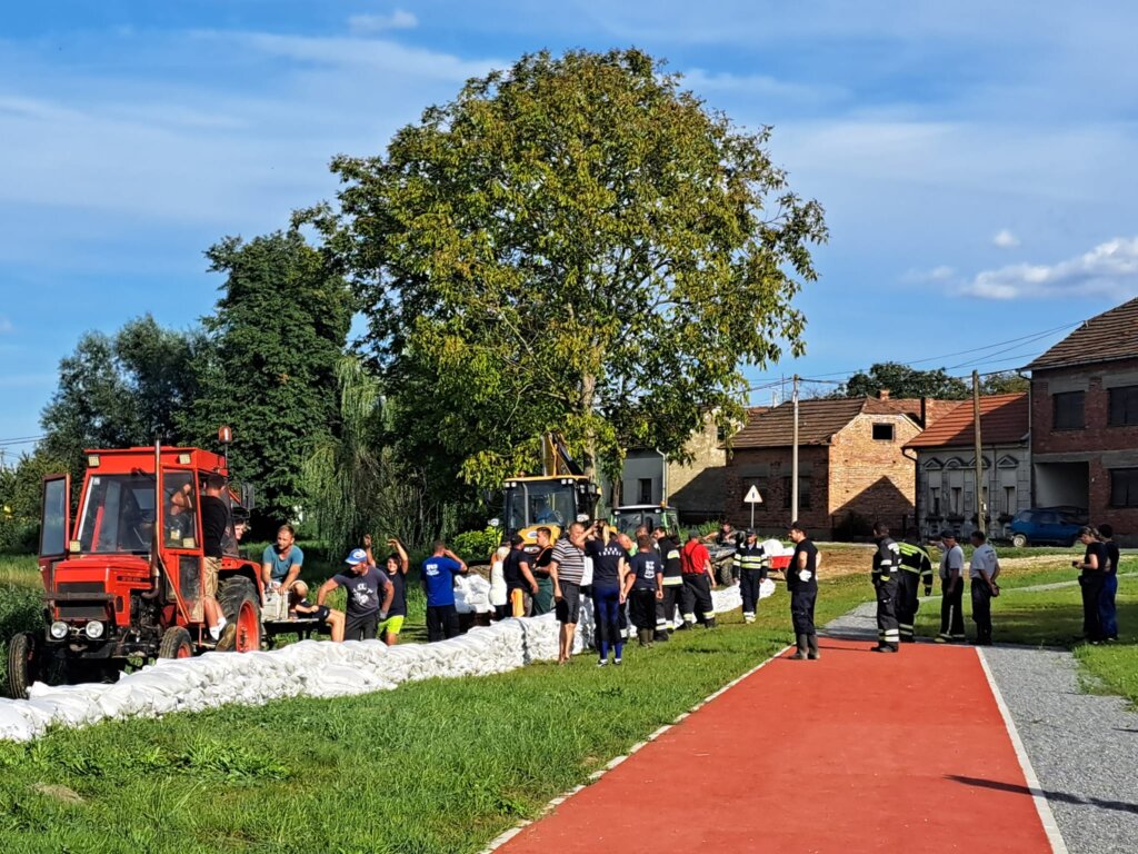 Drava opada, i dalje kritično u naseljima Drnje i Torčec