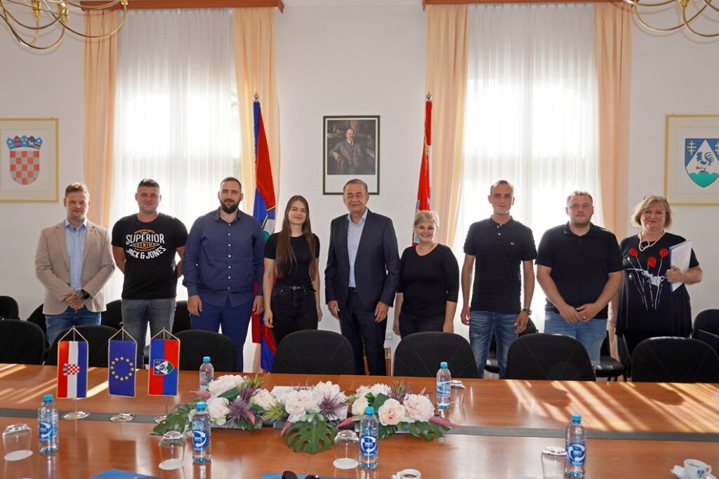 [FOTO] Župan Darko Koren potpisao ugovore s devet poduzetnika za samozapošljavanje, osigurano 88 tisuća eura