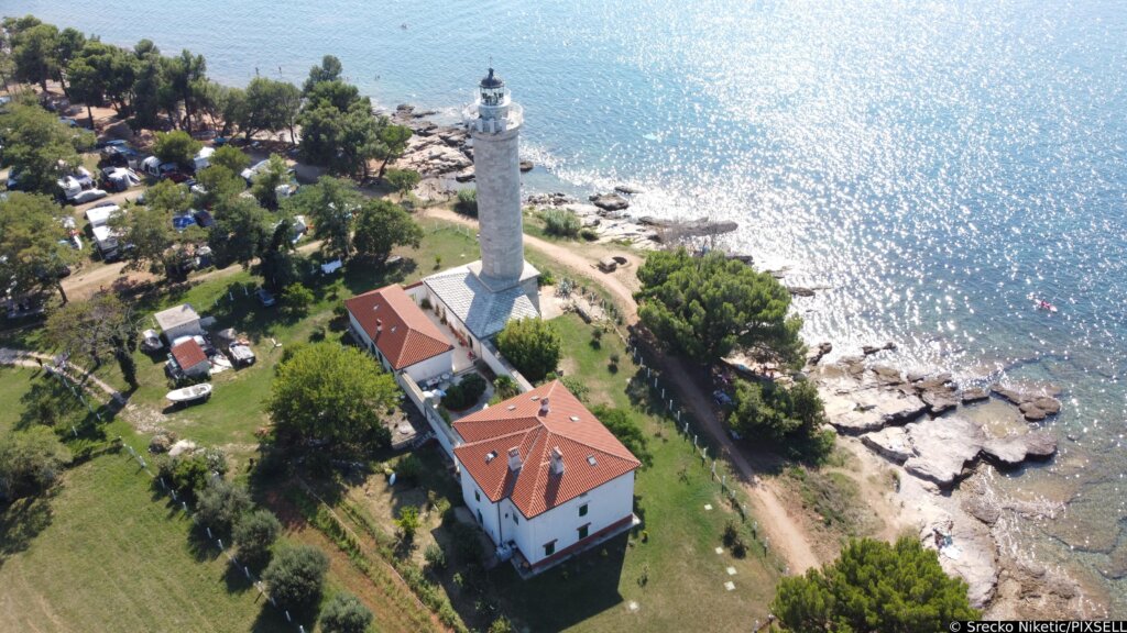 Na najzapadnijoj točki Hrvatske stoji svjetionik koji prema legendi skriva tužnu ljubavnu priču