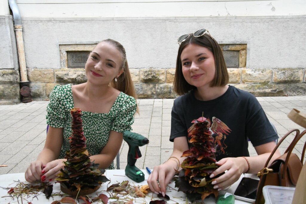 [FOTO] Križevčani pozdravljaju jesen izradom aranžmana, radionicom, a program će završiti lutkarskom predstavom