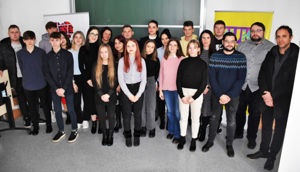 DSC_2695_zaklada_volim_krizevce_potpisivanje_ugovora_stipendisti_2022-2023_kozmoloski_centar_-1536x881