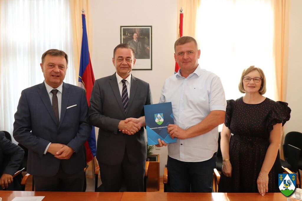 Potpisan Ugovor za rekonstrukciju školskog igrališta OŠ Ivana Lackovića Croate Kalinovac vrijedan oko 181 tisuću eura
