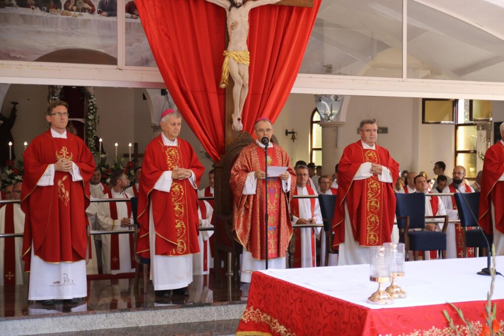 Biskup Radoš predvodio središnju misu na Svetu subotu u Ludbregu