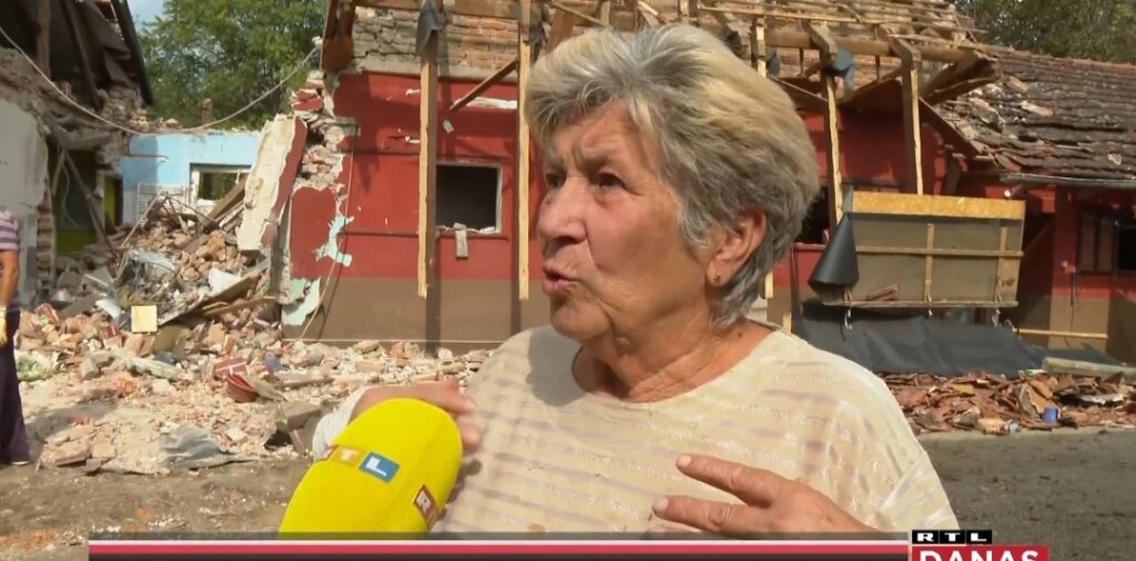 [VIDEO] BAKA HEROJ Spasila unučad iz ruševina nakon eksplozije plinske boce u Đelekovcu