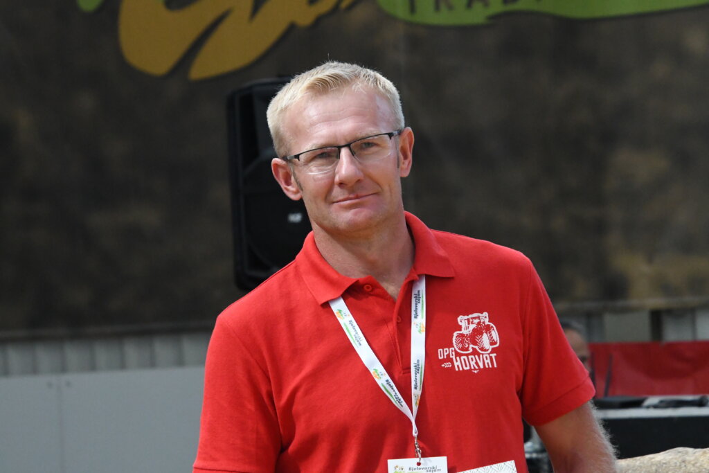 [VIDEO] OPG Horvat iz Kozarevca ima 73 grla simentalske pasmine i redovito sudjeluju na državnim izložbama