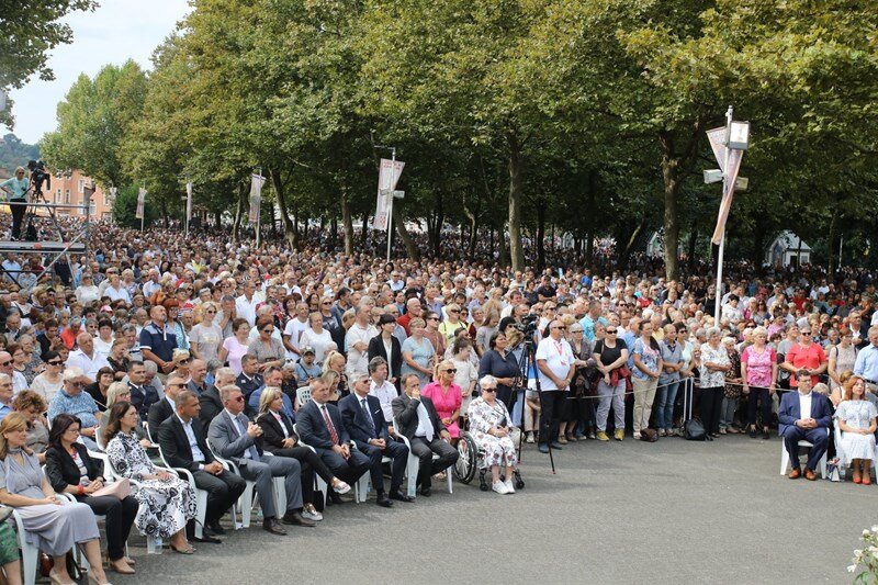 Više desetaka tisuća vjernika na Svetu nedjelju u Ludbregu