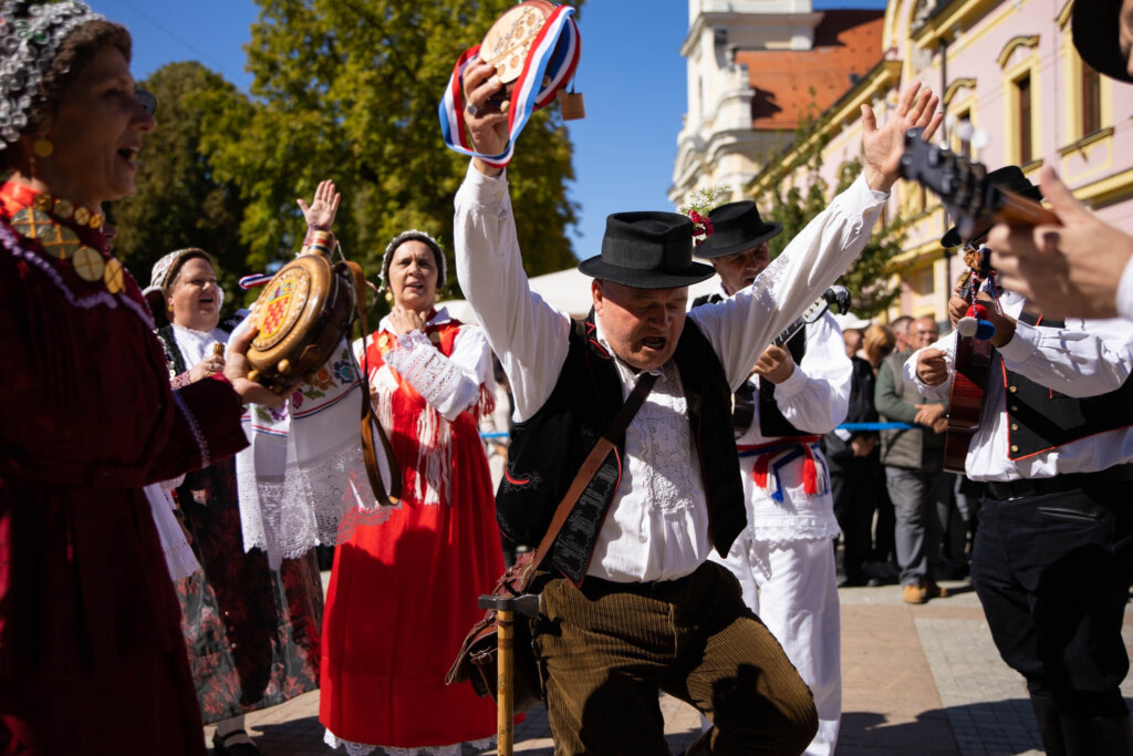 Hrvatsku baštinu u Svečanom mimohodu predstavlja 65 društava