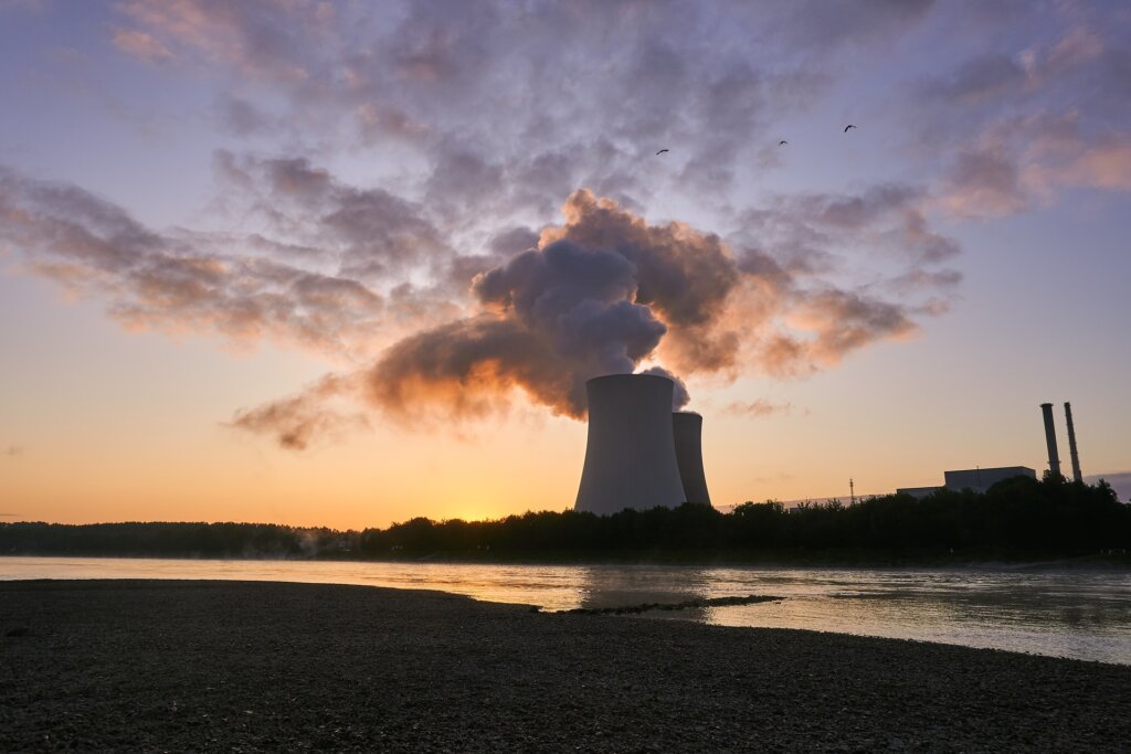 nuclear-power-plant-4535758_1920