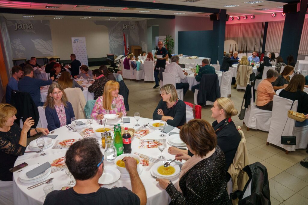 370252872_289090083949136_4559528114602297592_n