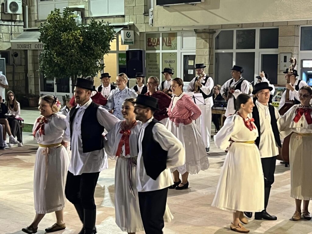 386718690_10159960274137842_1780170309355732678_n