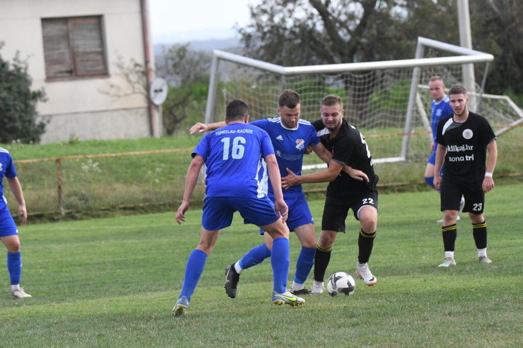 NOGOMET 1. ŽNL Močile uvjerljivo slavile u Svetom Ivanu Žabnu, hat-trick Horvatinovića