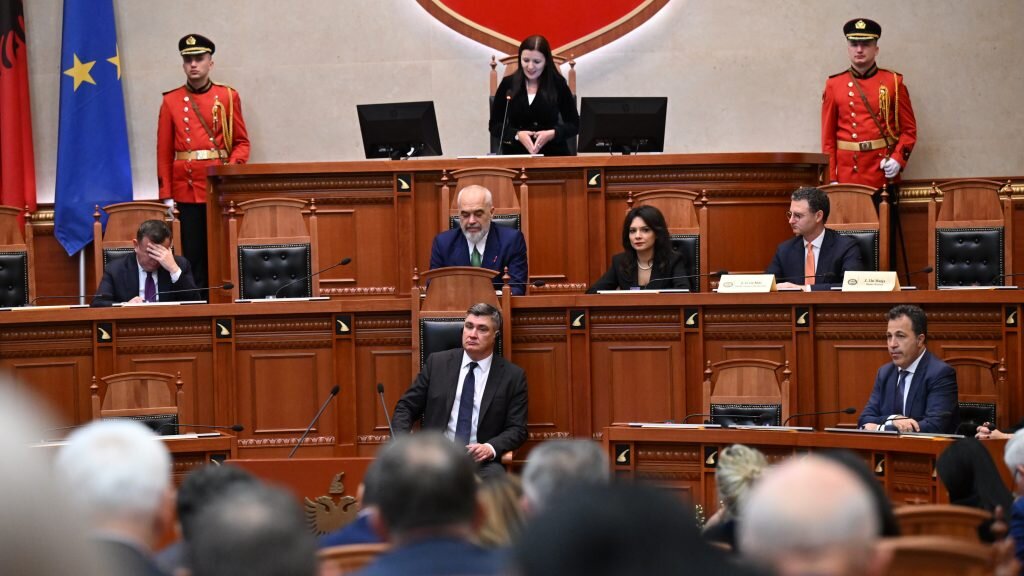 Milanović s Begajom posjetio dvorac Berat