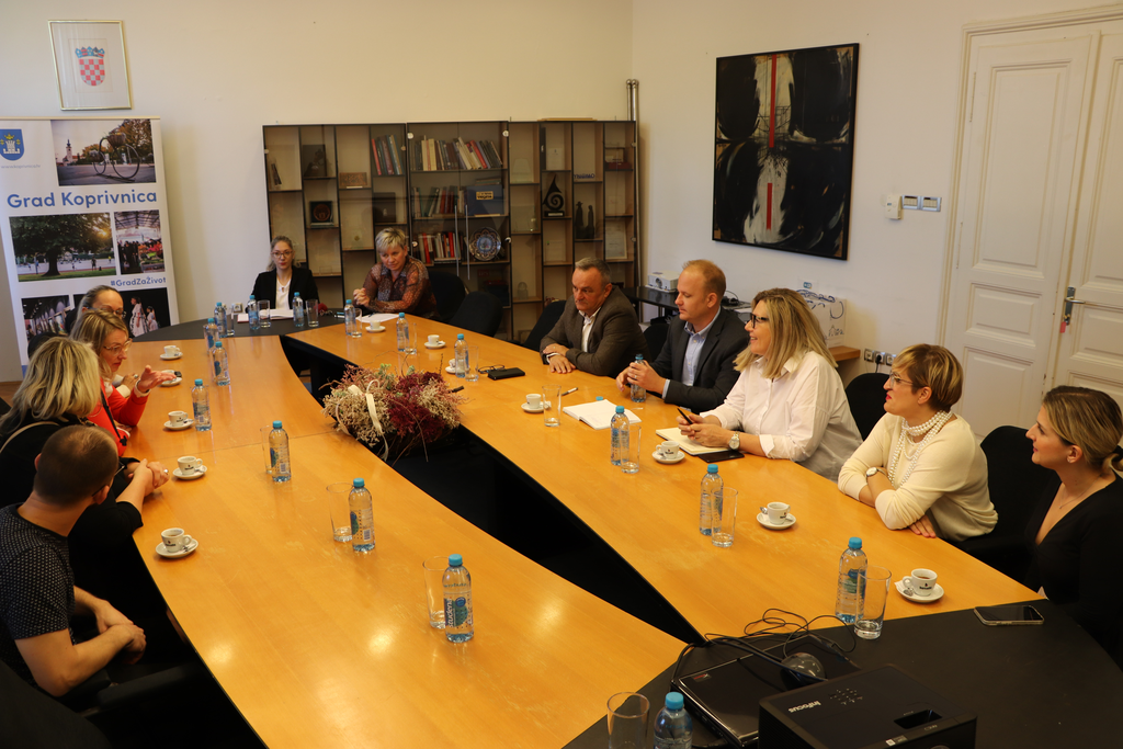 [FOTO] Gradonačelnik Koprivnice održao je sastanak s predstavnicima Svjetske banke i Ministarstva znanosti i obrazovanja