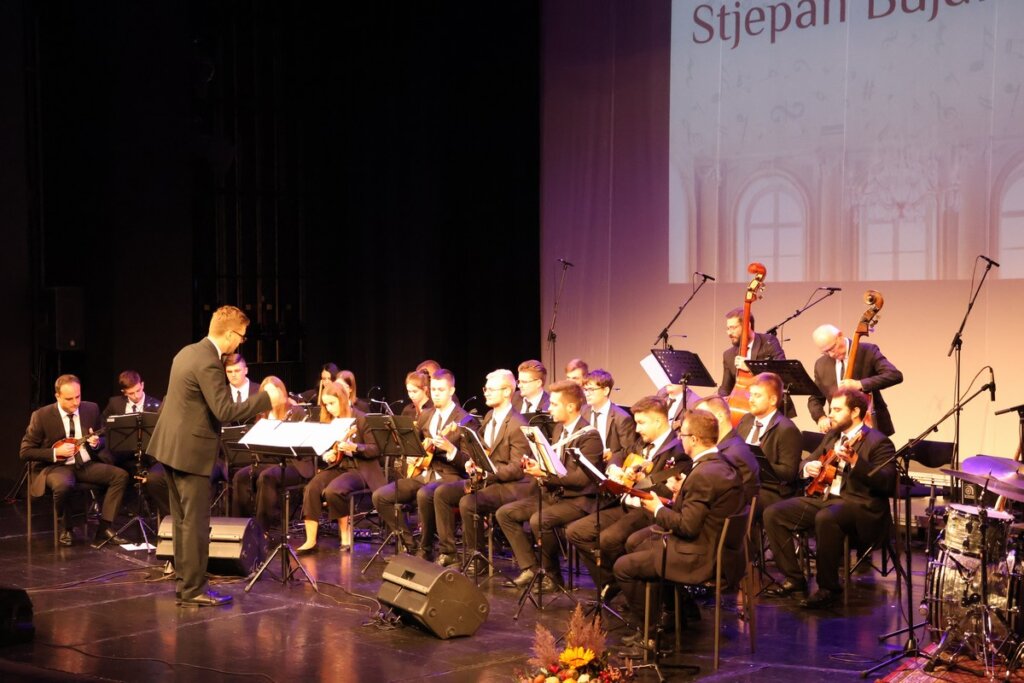 Zupanijski-tamburaski-orkestar-„Stjepan-Bujan-Stipic-8