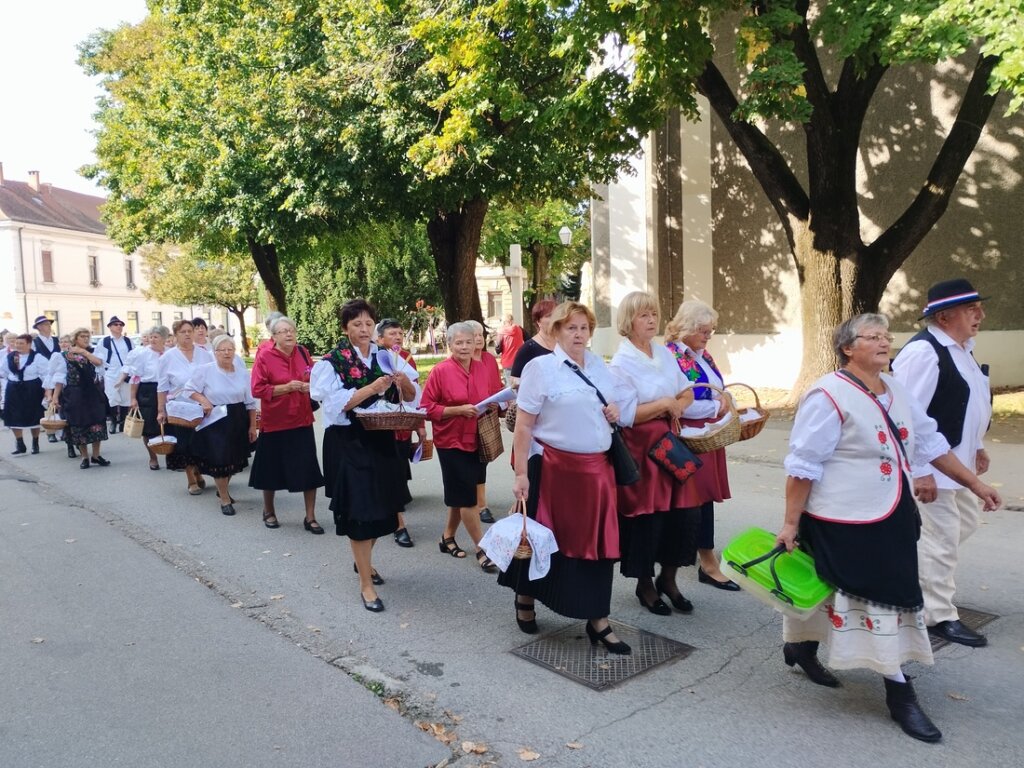 [FOTO] Mimohodom, pjesmom i plesom obilježen Dan starijih osoba u Varaždinskoj županiji