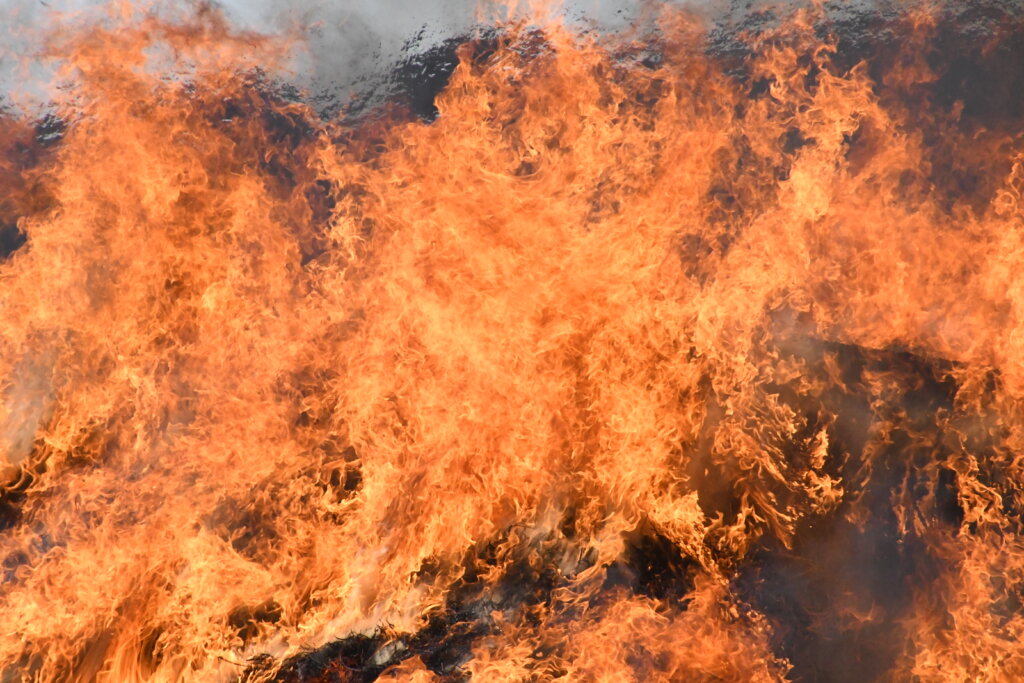 Požar kod Šibenika gasi 50-ak vatrogasaca