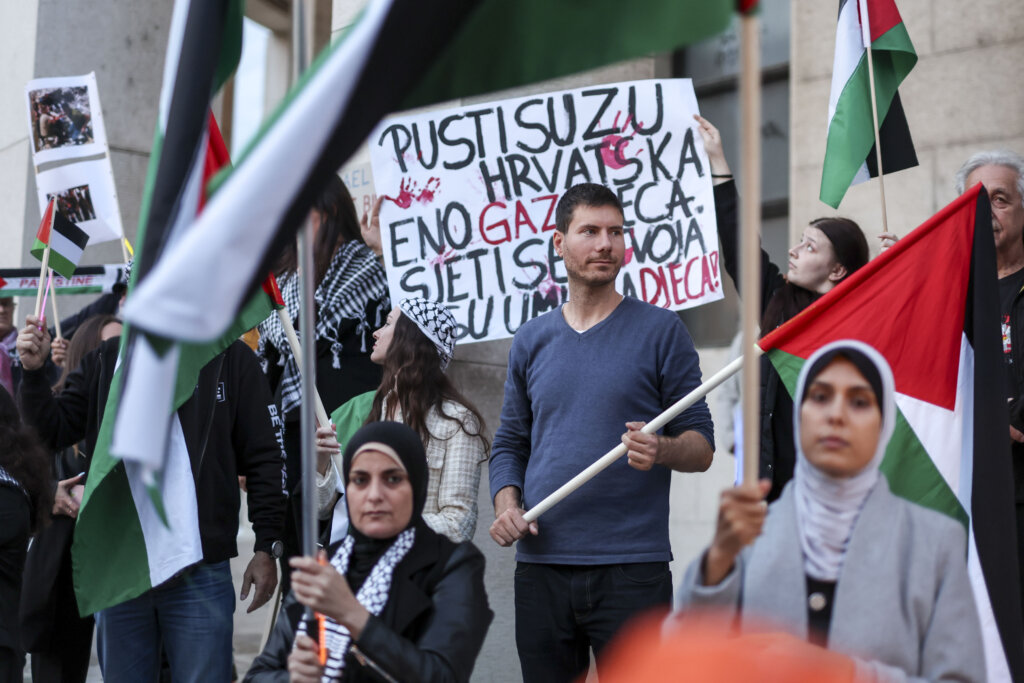 Zagreb: Ivan Pernar Na Prosvjedu "solidarno S Palestinom" Na Trgu žrtava Fašizma