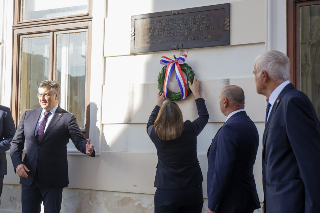 Zagreb: Premijer Plenković I Ministri Obilježili 32. Obljetnicu Raketiranja Banskih Dvora