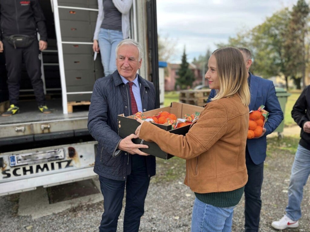 Dubrovačka županija Vukovaru tradicionalno darovala 10 tona mandarina