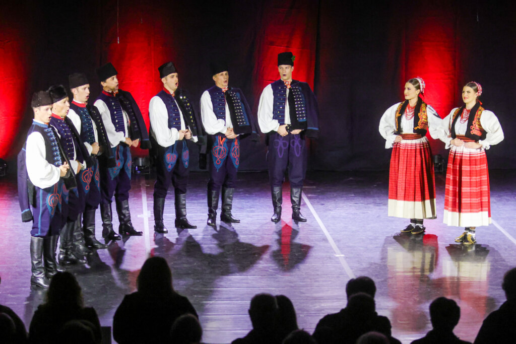 20231108204403_FB8A9917-scaled