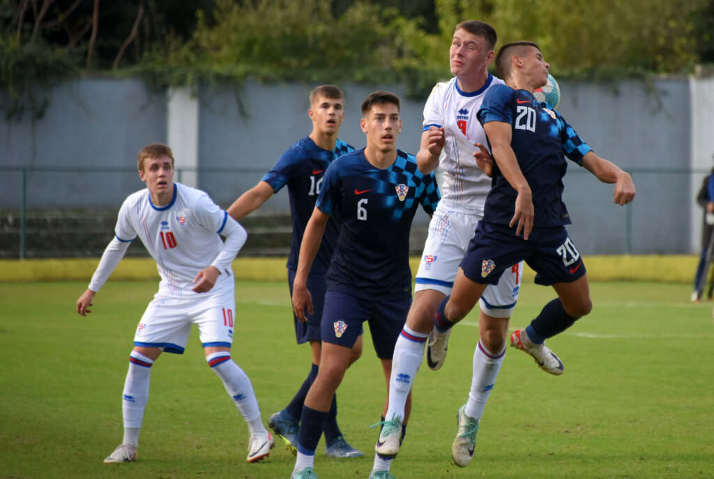 Mlada hrvatska U-19 reprezentacija pobijedila je Farske otoke u 2. kolu turnira kvalifikacija za Europsko prvenstvo